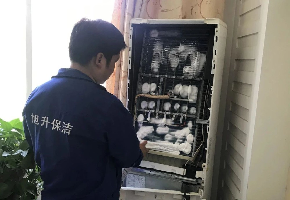 “空調(diào)耗電量飆升？深度清洗立省30%電費！”